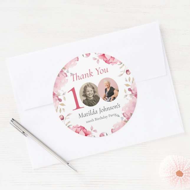 Sticker Rond Elegant Pink Floral Photo 100th Birthday Thank You (Enveloppe)
