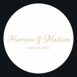 Sticker Rond Elégant script or coutume Mariage faveurs<br><div class="desc">Élégant script personnalisé Mariage favori autocollants étiquette. Noms personnalisables ou texte. Faux texte or et arrière - plan blanc</div>