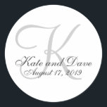 Sticker Rond Elégant Script Wedding Favor<br><div class="desc">La simplicité à son meilleur. Design élégant et sophistiqué.</div>