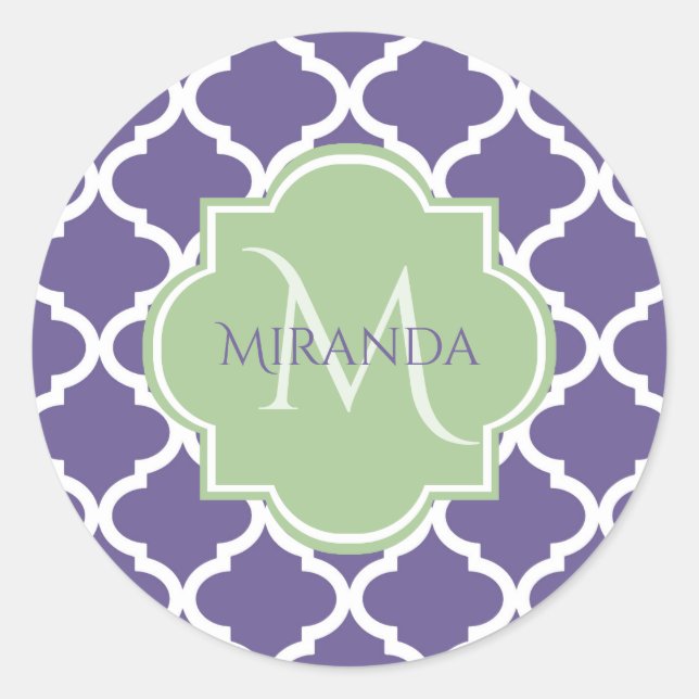 Sticker Rond Élégant violet Quatrefoil et nom vert Monogramme (Devant)