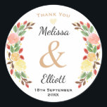 Sticker Rond Elégante bordure de courroie d'aquarelle florale d<br><div class="desc">De jolies fleurs d'aquarelle entourent vos noms sur ce design personnalisé coloré pour les mariages du printemps ou de l'été.</div>