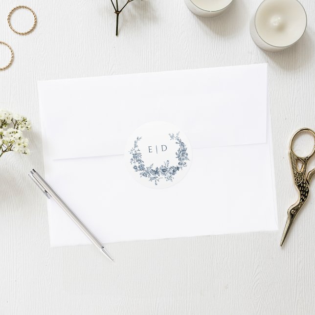 Sticker Rond Élégante couronne florale Bleue gravée avec Monogr (Créateur téléchargé)