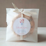 Sticker Rond Élégante Feminine Rose Bleu Fête des mariées Favor<br><div class="desc">autocollants de Merci pour tout événement (illustrés ici pour un Baby shower mais tous les champs de texte sont personnalisables). Le design présente une aquarelle un pot de gingembre bleu et blanc rempli de roses roses rose et blanc crème.</div>