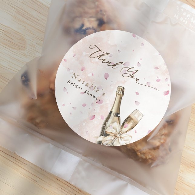 Sticker Rond Élégants pétales roses Bubbly Fête des mariées Mer (Elegant Pink Petals Bubbly Bridal Shower Thank You Classic Round Sticker)
