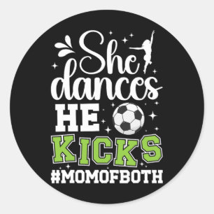 Sticker Rond Elle Danse Il Tire Maman De La Danse Et Du Footbal