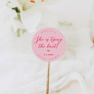 Sticker Rond Elle se marie robe de mariée rose et rouge