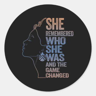 Sticker Rond Elle Se Souvient De Qui Elle Était Et Du Jeu Chang