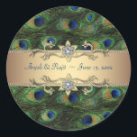 Sticker Rond Emerald Green Royal Indian Peacock Mariage<br><div class="desc">Elégant paon vert émeraude plumes de paon indien invitations mariage paon. Formellement vert émeraude,  or et bleu roi plumes paon paon paon invitations de mariage indien paon. Customisez avec votre choix de texte,  de styles de police et de couleurs de police.</div>