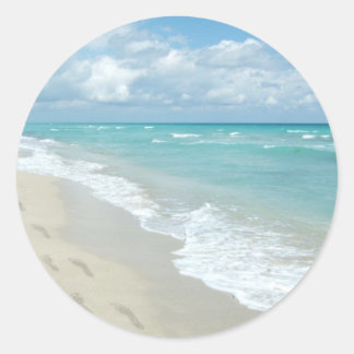 Sticker Rond Empreintes sur la plage de sable blanc, Pittoresqu