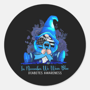 Sticker Rond En Novembre, Nous Portons Des Gnomes Bleus Sensibi