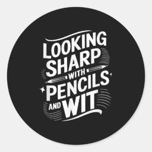 Sticker Rond En Regardant Sharp Avec Crayons Et Avec Esprit