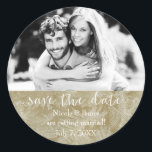 Sticker Rond ENREGISTRER LA DATE Rustic Kraft Paper Winter Phot<br><div class="desc">ENREGISTREZ LA DATE Stickers photo en papier rustique Kraft hiver. Invitations correspondantes disponibles.</div>