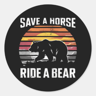 Sticker Rond Enregistrer Un Cheval Faire Un Tour Un Ours Gay pr