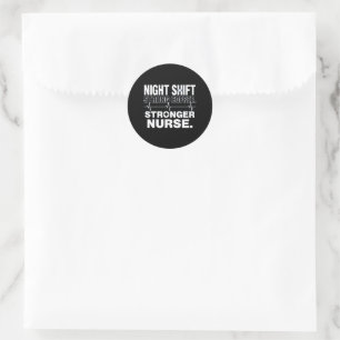 Sticker Rond Équipe de nuit Café fort Plus forte Infirmière – D