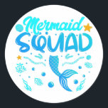 Sticker Rond Équipe De Sirène De L'Anniversaire Classique Stick<br><div class="desc">Équipe De Sirène De La Queue De Sirène Anniversaire Famille Correspondante Design Cadeau Classic Round Sticker Classic Collection.</div>
