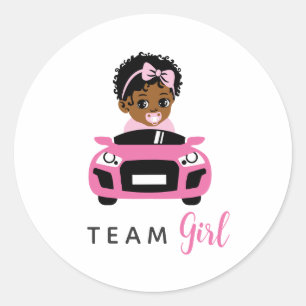 Sticker Rond Équipe Fille Bébé en Voiture Rose Révélation du Se