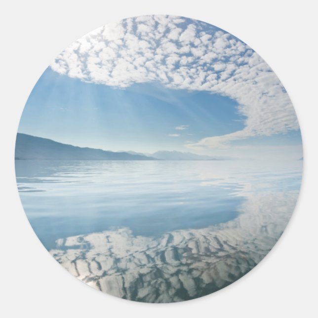 Sticker Rond États-Unis, Alaska, baie de Freshwater. Nuages réf (Devant)
