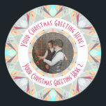 Sticker Rond Étoile de Noël personnalisée Hiver gris Photo Cart<br><div class="desc">Étoile de Noël personnalisée Hiver Gris Rose Clair Turquoise Autocollant Ornement Photo Carte de Vœux Décorations. Décorez vos cartes et enveloppes pour Noël avec ce sceau autocollant d'étoile de Noël à l'art géométrique gris, rose et turquoise festif. Donnez à vos décorations de cartes et albums photo une lueur maximaliste, joyeuse...</div>