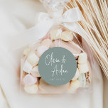Sticker Rond Eucalyptus | Mariage de script manuscrit moderne<br><div class="desc">Conçu pour correspondre à nos invitations de mariage de Script manuscrit moderne. Une belle conception typographique avec une atmosphère minimaliste,  avec un script manuscrit moderne et des lettres serif classiques. Couleur : Eucalyptus,  un vert sauge poussiéreux.</div>