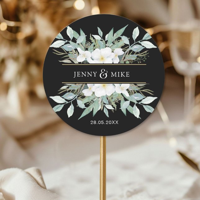 Sticker Rond Eucalyptus simple et élégant (Simple, elegant eucalyptus classic round sticker with your name and date.)