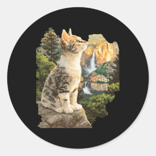 Sticker Rond Exploration de plein air de randonnée de chat mign