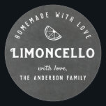 Sticker Rond Fabriqué maison avec Love Limoncello Chalkboard mo<br><div class="desc">Autocollants/étiquettes limoncello personnalisés avec message texte/cadeau personnalisé sur arrière - plan de style tableau de bord.</div>