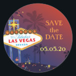 Sticker Rond Fabulous Las Vegas Mariage Enregistrer la date<br><div class="desc">Panneau mignon Las Vegas,  étoiles scintillantes et palmiers dans le Nevada conçu sur le mariage personnalisé Enregistrer la date Stickers Invitation. (Vous pouvez trouver les essentiels et les faveurs mariages correspondants dans ce magasin,  le paradis nuptial. Contactez ujean4791@gmail.com pour un travail personnalisé et/ou la coordination de la papeterie mariage.))</div>