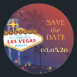 Sticker Rond Fabulous Las Vegas Mariage Enregistrer la date<br><div class="desc">Panneau mignon Las Vegas,  étoiles scintillantes et palmiers dans le Nevada conçu sur le mariage personnalisé Enregistrer la date Stickers Invitation. (Vous pouvez trouver les essentiels et les faveurs mariages correspondants dans ce magasin,  le paradis nuptial. Contactez ujean4791@gmail.com pour un travail personnalisé et/ou la coordination de la papeterie mariage.))</div>