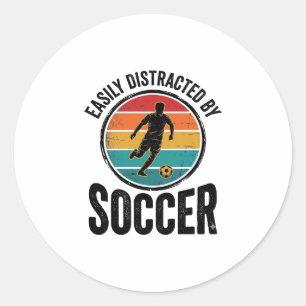 Sticker Rond Facilement Distrait Par Le Football Design De T-Sh