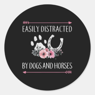 Sticker Rond Facilement Distrait Par Les Chiens Et Les Chevaux