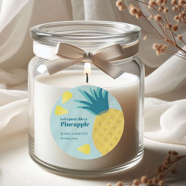 Sticker Rond Faisons la fête comme un ananas (Vibrant and fresh sticker design featuring a modern abstract pineapple design. )