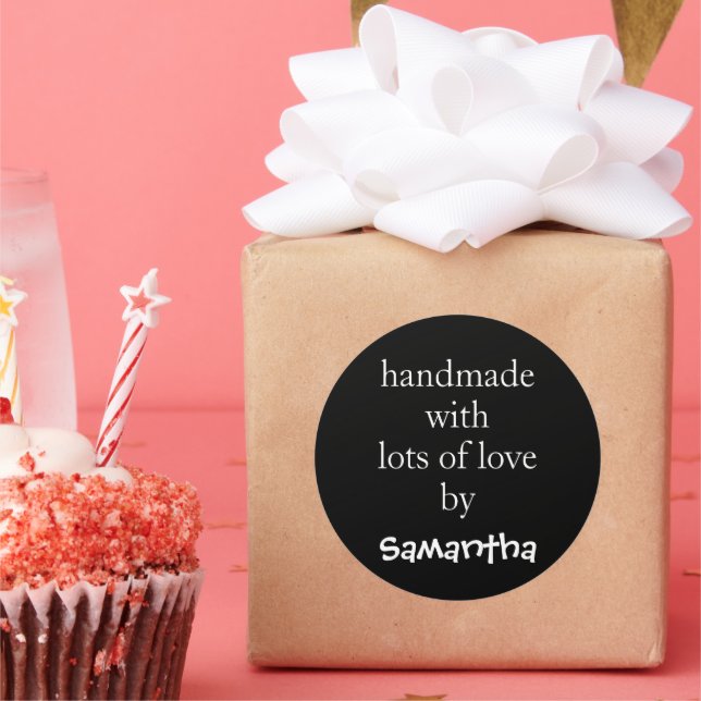 Sticker Rond Fait à la main avec beaucoup d'amour par Nom Blanc (Fête)