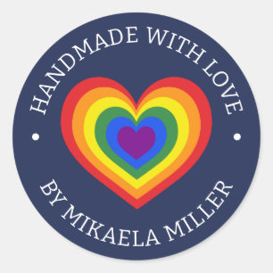 Sticker Rond Faite à la main avec amour Rainbow Heart Nom perso