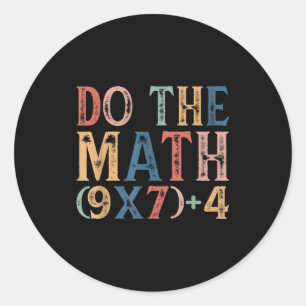 Sticker Rond Faites Le Calcul 67 Mème Drôle 6 7 Six Sept Hommes