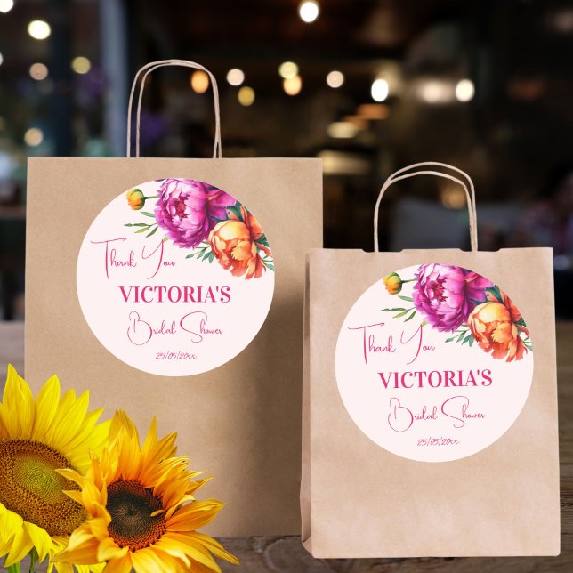 Sticker Rond Faveur de baby shower de mariage floral magenta ro (Pink magenta peach peonies spring summer floral bridal shower thank you favor sticker)