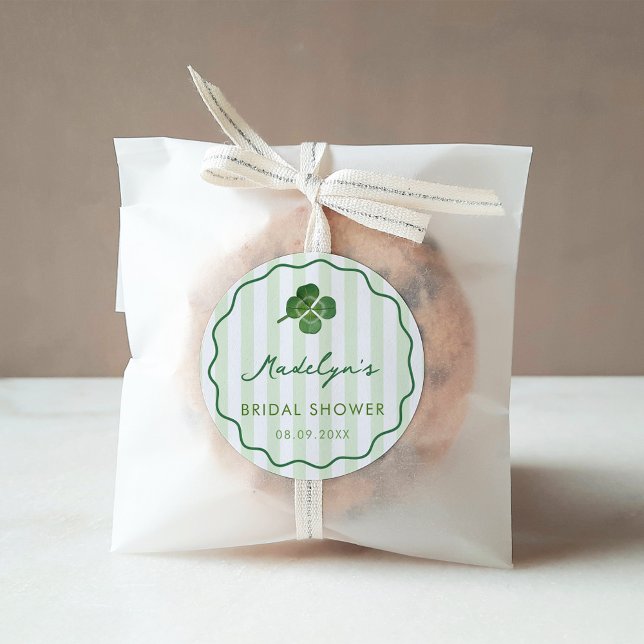 Sticker Rond Faveur de mariage de Saint-Patrick dessinée à la m (Modern Hand-drawn thank you favor stickers in a green and white st patricks day theme with shamrock)