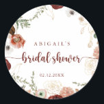 Sticker Rond Faveur de mariage floral coloré rustique or<br><div class="desc">Cette autocollante de faveur de mariage floral coloré rustique or est parfaite pour une simple fête de mariage. Le design présente des fleurs de marsala,  rose,  blush,  burgundy et or peintes à la main avec des feuilles vertes disposées en de belles guirlandes.</div>