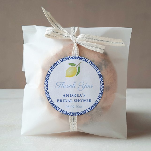 Sticker Rond Favor esthétique italien élégant bleu pour la fête (Chic Lemon Blue And White Mediterranean Tiles Bridal Shower Thank You Favor Sticker)