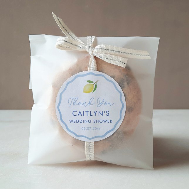 Sticker Rond Favori de mariage de douche de citron d'agrumes de (Boho pale blue wavy border with watercolor lemon circular favor thank you sticker)