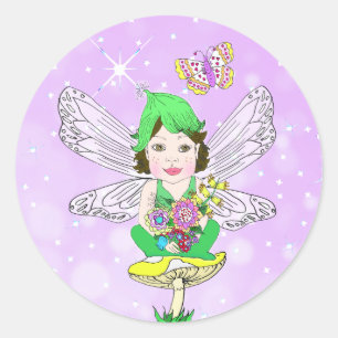 Sticker Rond Fée Whimsical Little Elf, champignons et papillon