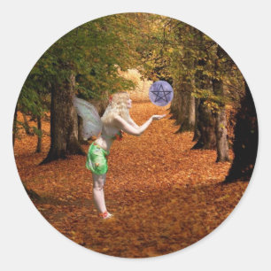 Sticker Rond Féerie forestière avec orbe magique et pentacle