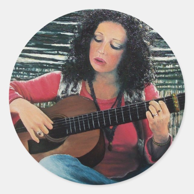 Sticker Rond Femme Jouant De La Musique Avec Guitare Acoustique (Devant)