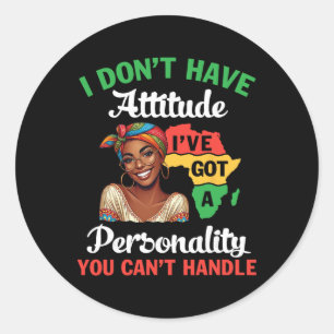 Sticker Rond Femme noire je n'ai pas d'attitude j'ai une perso