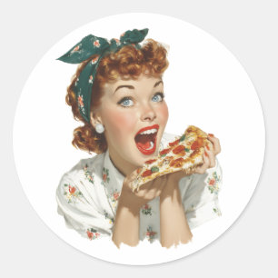 Sticker Rond Femme rétro appréciant une part de pizza