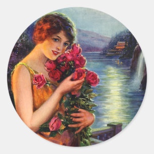 Sticker Rond Femme vintage avec des roses rouges au clair de lu