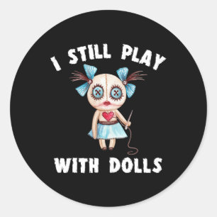 Sticker Rond FEMMES Drôle Halloween Voodoo Doll Je Joue Toujour
