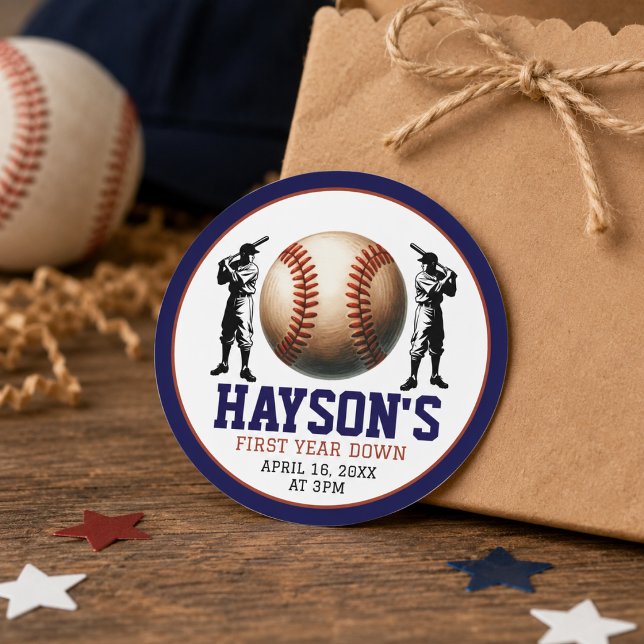 Sticker Rond Fête d'anniversaire de baseball de première année (First Year Down Baseball 1st Birthday Party Classic Round Sticker)