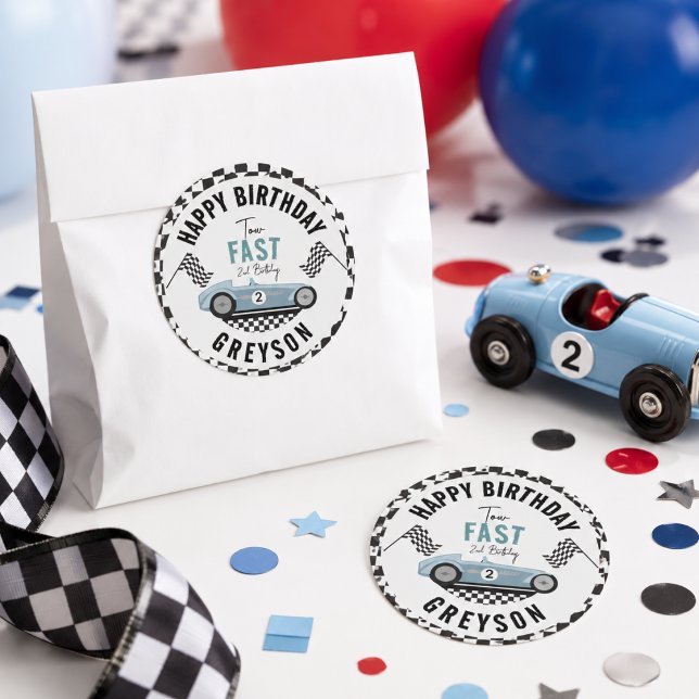 Sticker Rond Fête d'anniversaire de deux ans pour garçon et voi (Two Fast Race Car Boy 2nd Birthday Party Classic Round Sticker
)