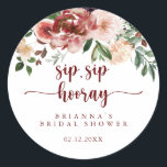 Sticker Rond Fête de mariage Rustic Floral Sip Sip Hooray<br><div class="desc">Cet autocollant de faveur de fête de mariage rustique floral sip sip hooray est parfait pour une douche de mariage d'été. Le design présente des fleurs aquarelles bordeaux,  rose et blush avec des feuilles vertes sur un fond brunâtre taché.</div>
