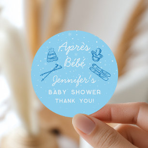 Sticker Rond Fete de Naissance Bebe Apres Ski Garçon Dessinée à